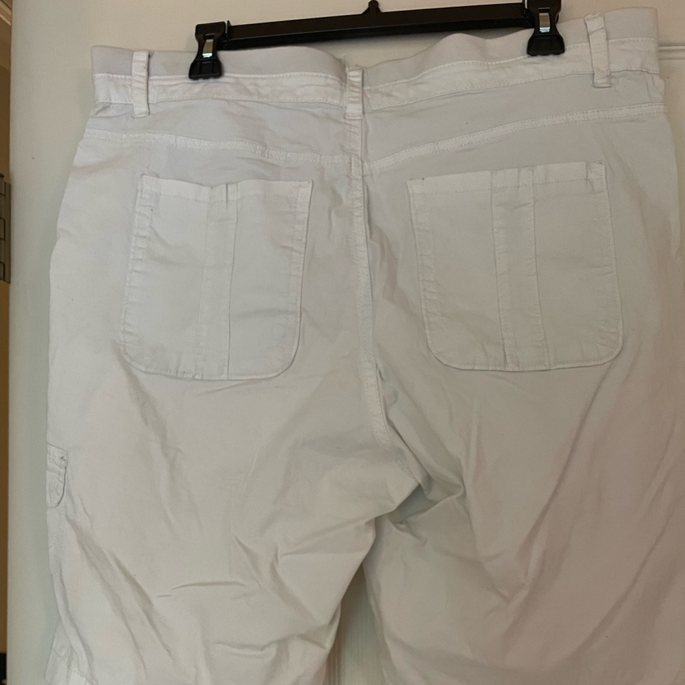 Lee relaxed fit, white shorts